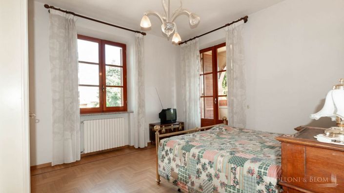 Image No.20-5 Bed Country House for sale