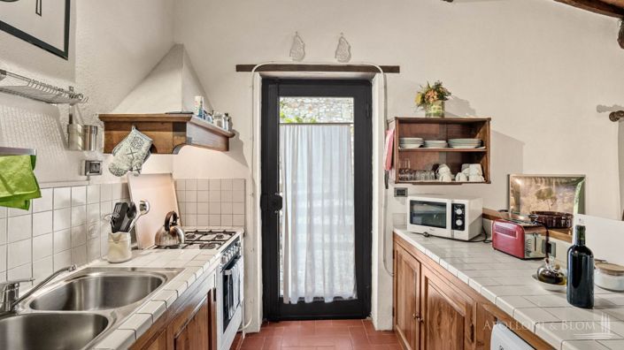 Image No.21-8 Bed Apartment for sale