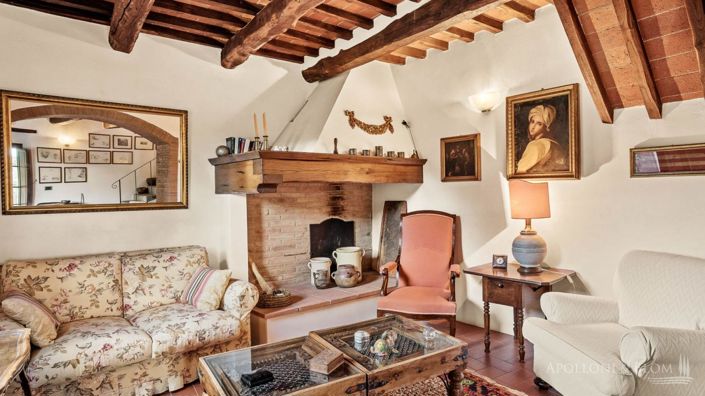 Image No.8-8 Bed Apartment for sale