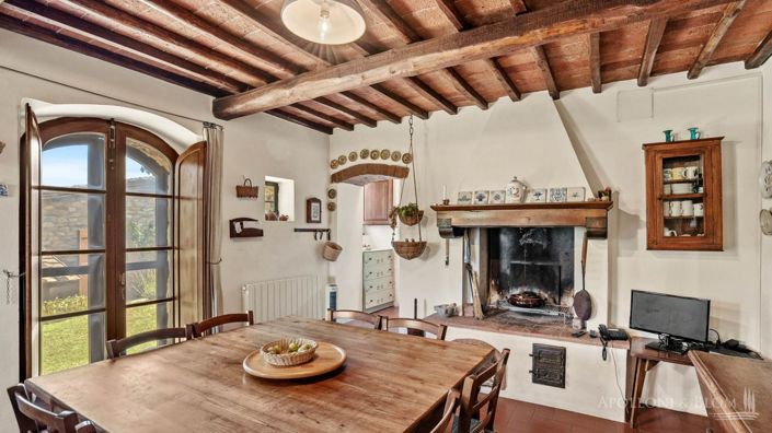 Image No.9-8 Bed Apartment for sale