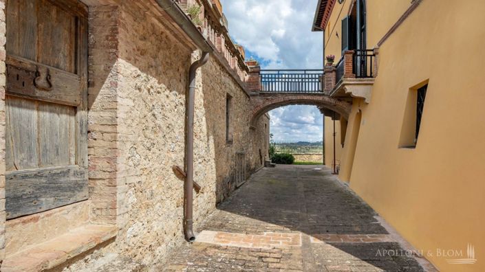 Image No.6-4 Bed Vineyard for sale