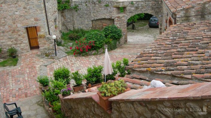 Image No.27-6 Bed Chateaux for sale