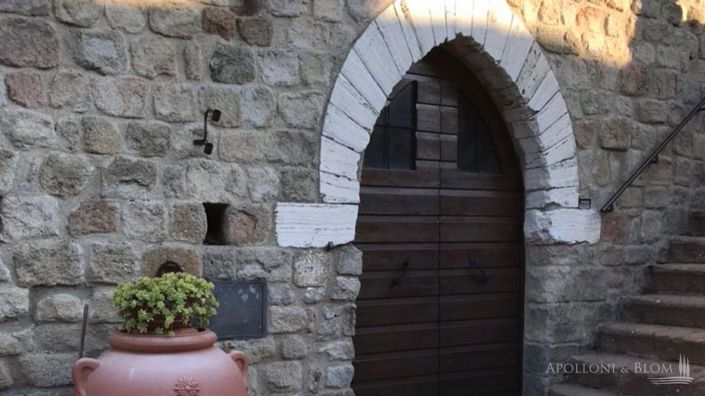 Image No.6-6 Bed Chateaux for sale