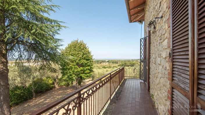 Image No.20-4 Bed Country House for sale