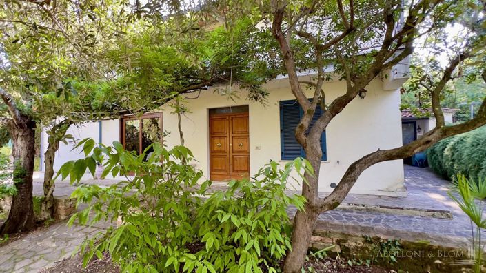 Image No.10-4 Bed Country House for sale