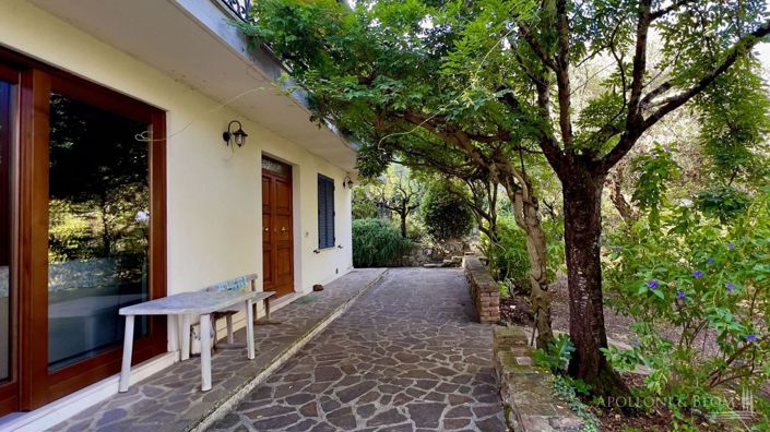 Image No.2-4 Bed Country House for sale