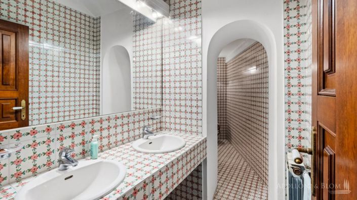 Image No.12-8 Bed Apartment for sale