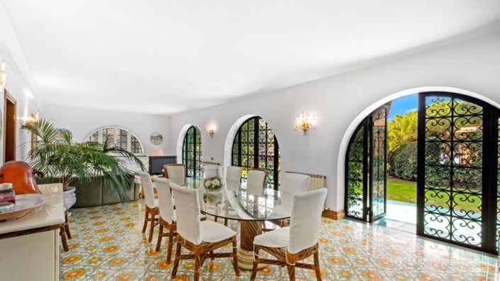 Image No.2-8 Bed Apartment for sale