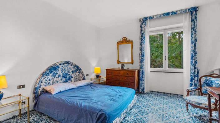 Image No.20-8 Bed Apartment for sale