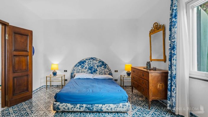 Image No.21-8 Bed Apartment for sale