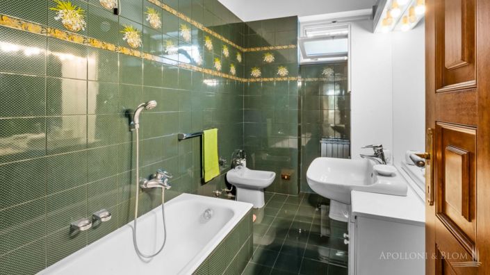 Image No.22-8 Bed Apartment for sale