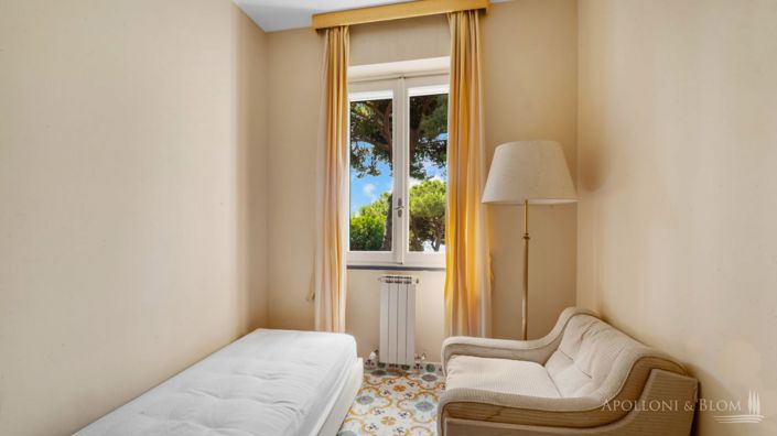 Image No.23-8 Bed Apartment for sale