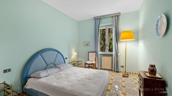 Image No.24-8 Bed Apartment for sale