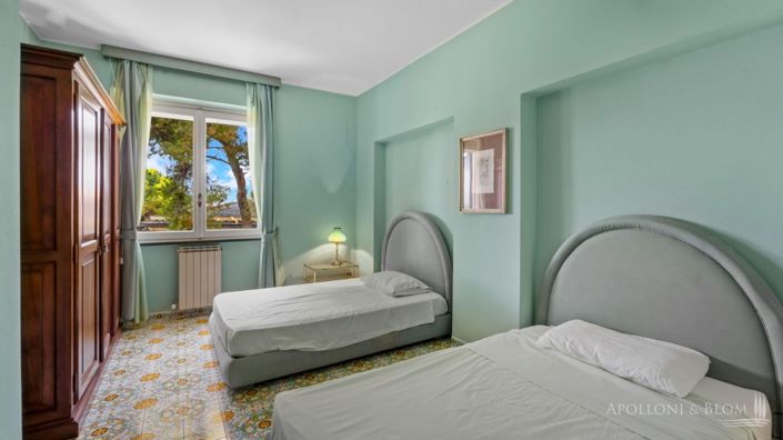 Image No.25-8 Bed Apartment for sale