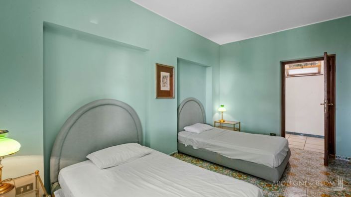 Image No.26-8 Bed Apartment for sale