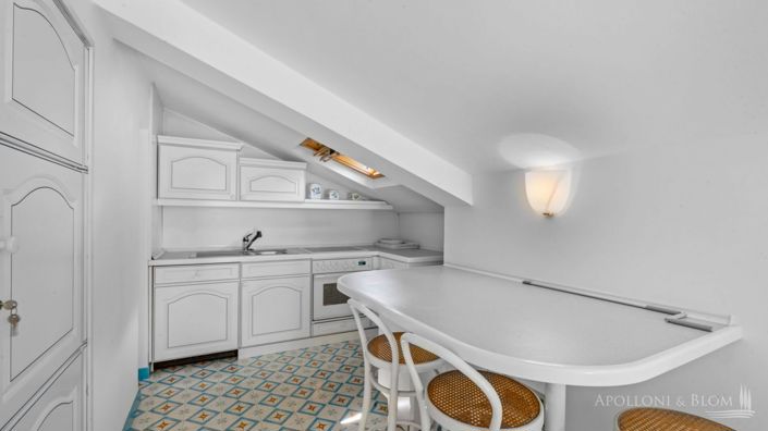 Image No.27-8 Bed Apartment for sale