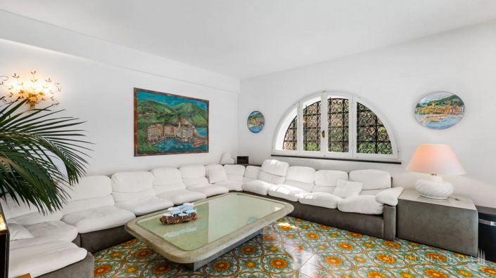 Image No.8-8 Bed Apartment for sale