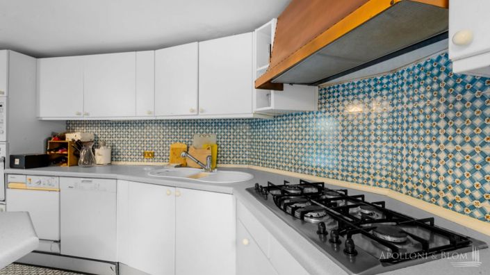 Image No.9-8 Bed Apartment for sale