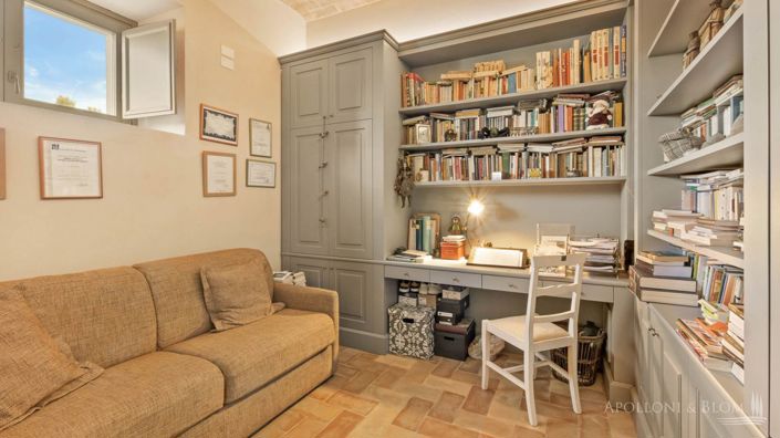 Image No.15-9 Bed Apartment for sale