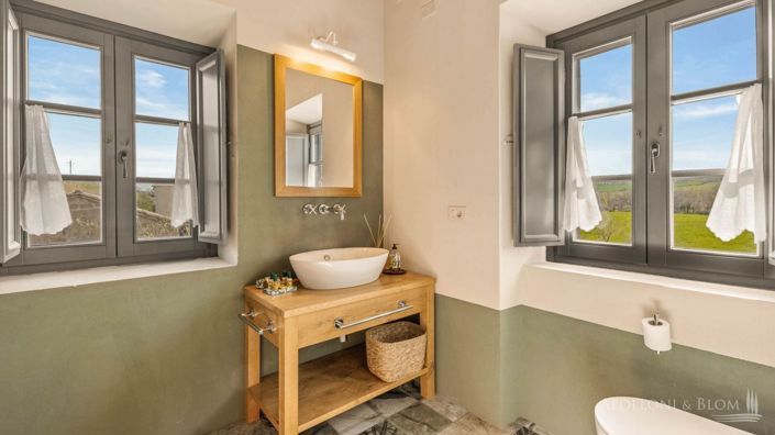 Image No.23-9 Bed Apartment for sale