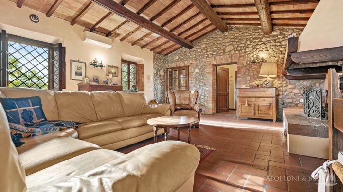 Image No.8-8 Bed Apartment for sale