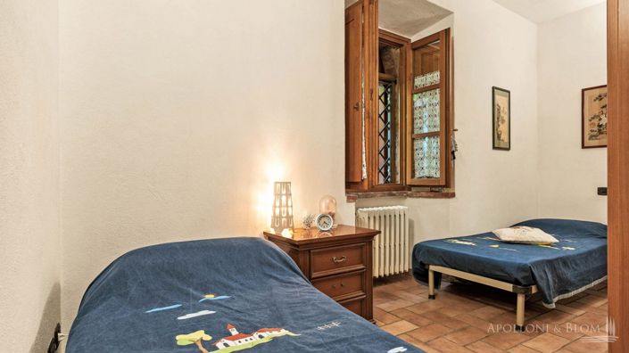 Image No.20-8 Bed Apartment for sale