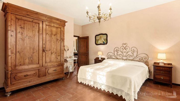 Image No.23-8 Bed Apartment for sale