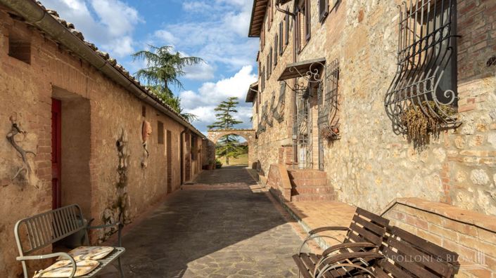 Image No.2-15 Bed Apartment for sale