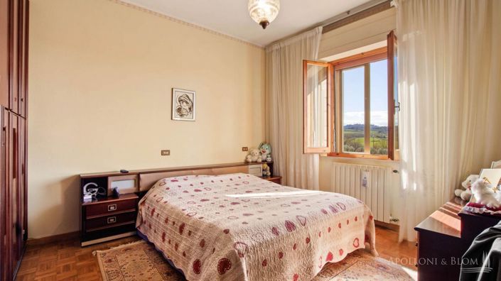 Image No.14-4 Bed Vineyard for sale