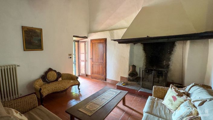 Image No.10-6 Bed Apartment for sale