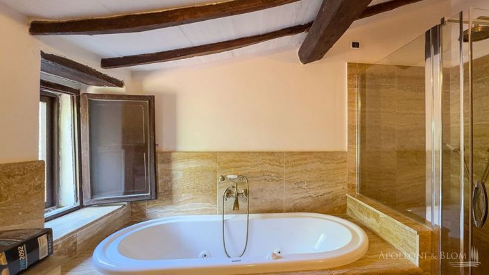 Image No.16-6 Bed Apartment for sale