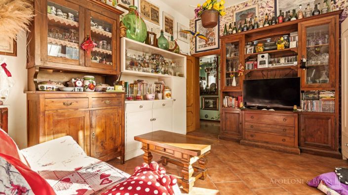 Image No.10-6 Bed Country House for sale