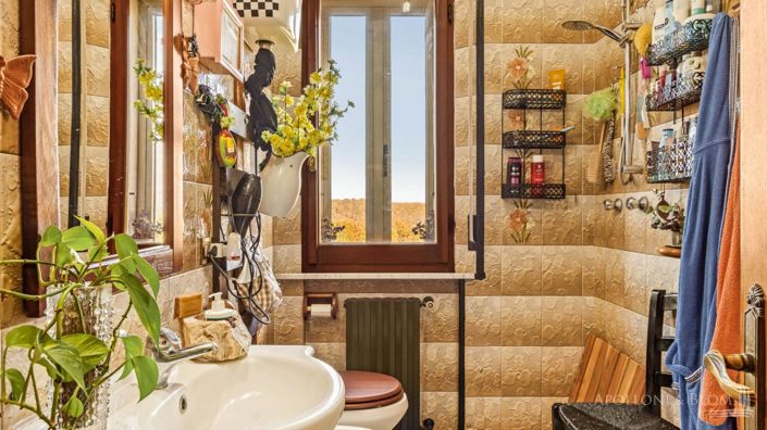 Image No.12-6 Bed Country House for sale