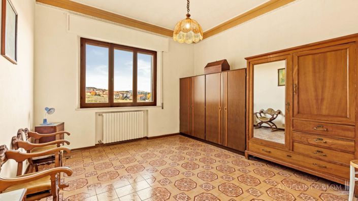 Image No.18-6 Bed Country House for sale