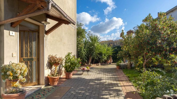 Image No.9-6 Bed Country House for sale