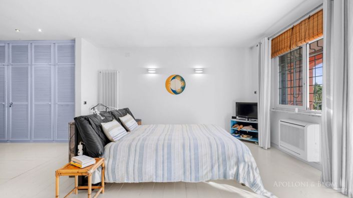 Image No.12-5 Bed Apartment for sale