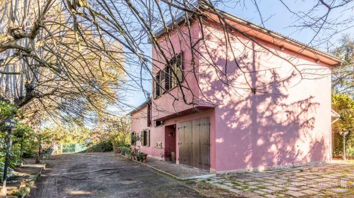 Image No.10-2 Bed Villa for sale