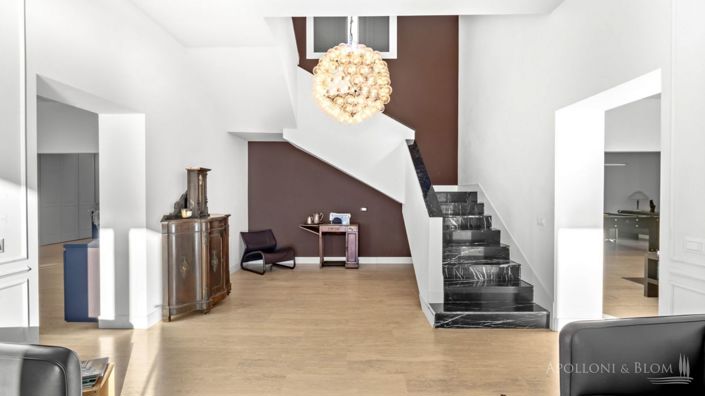 Image No.14-8 Bed Apartment for sale