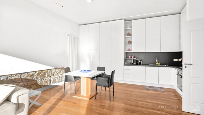 Image No.17-8 Bed Apartment for sale