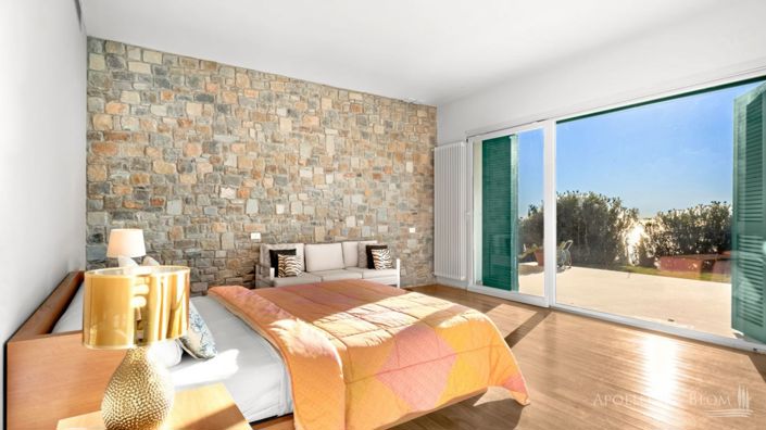 Image No.18-8 Bed Apartment for sale