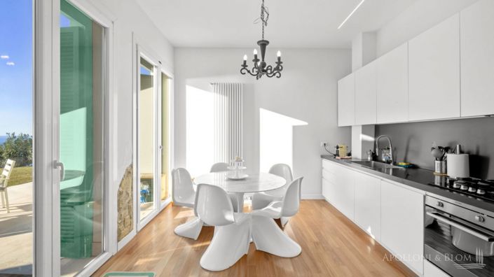 Image No.26-8 Bed Apartment for sale