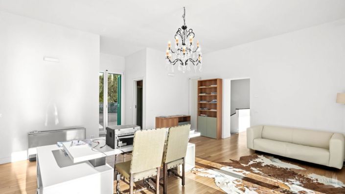 Image No.30-8 Bed Apartment for sale