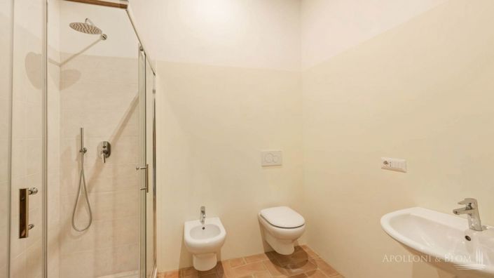 Image No.18-5 Bed Apartment for sale