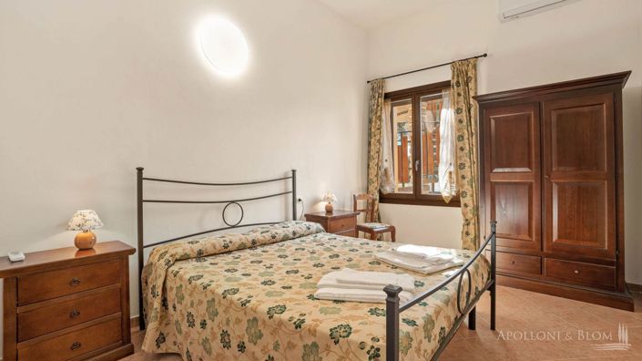 Image No.21-15 Bed Apartment for sale