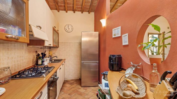 Image No.14-10 Bed Apartment for sale