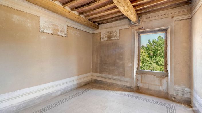 Image No.14-8 Bed Apartment for sale