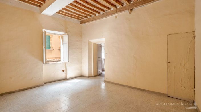 Image No.15-8 Bed Apartment for sale