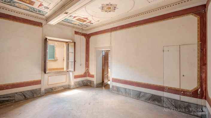 Image No.7-8 Bed Apartment for sale