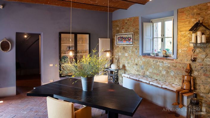 Image No.10-8 Bed Villa for sale