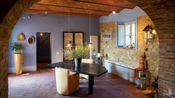 Image No.12-8 Bed Villa for sale